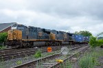 CSX 3076 leads I022 into Worcester